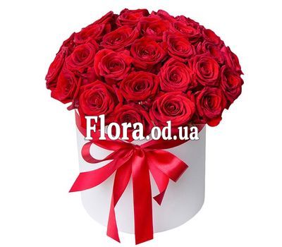 35 roses in a hat box