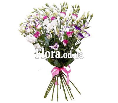 A bouquet of 15 eustoms