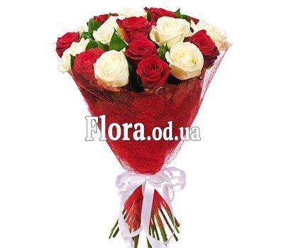 Букет из 17 красных и белых роз