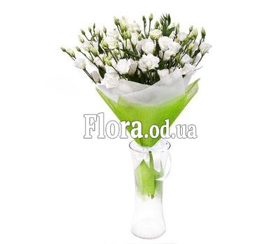 A bouquet of 19 eustoms