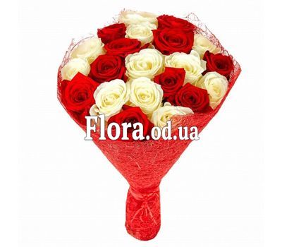 Букет з 21 червоної і білої троянди