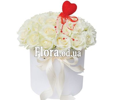 Bouquet of 35 white roses in a box