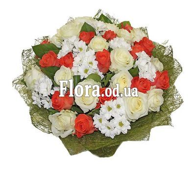 Bouquet of roses and alstromeries