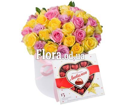 A bouquet of roses in a round box