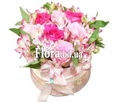 Bouquet in a round box