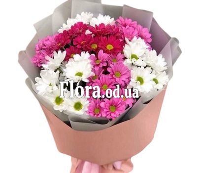 Bouquet of 7 different colored chrysanthemums
