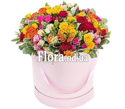 Цветы в коробке круглой