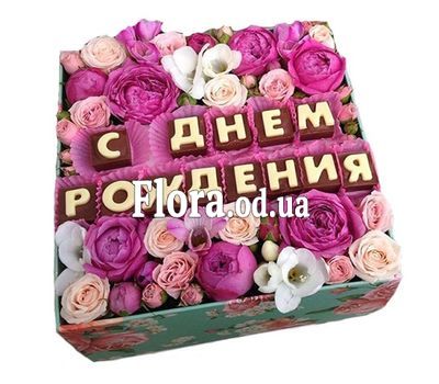 Цветы в коробке в День Рождения
