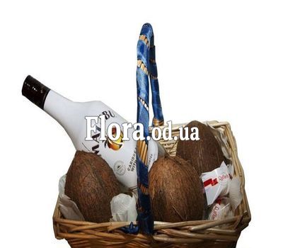 Кокос в кошику з лікером