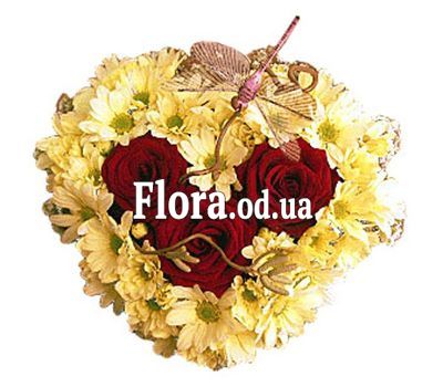 Композиція серце з троянд і хризантем