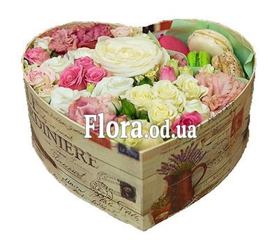 Box of flowers and Macarons Box of flowers and Macarons