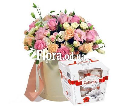 Коробка с цветами и рафаэлло