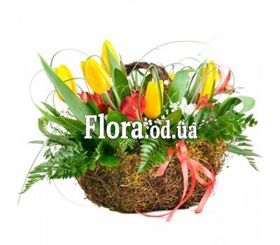 Basket with tulips and alstromeries