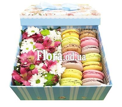 Макаруны и цветы набор