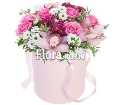 Ніжні квіти в шляпній коробці Ніжні квіти в шляпній коробці