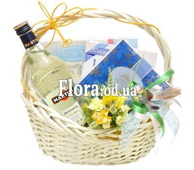 Gift basket with Martini