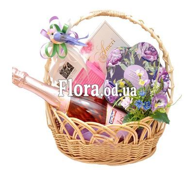 Gift basket with champagne