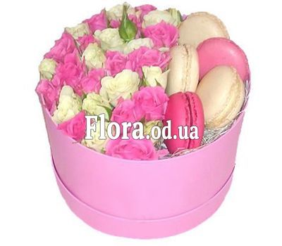 Подарунок макаруни з квітами