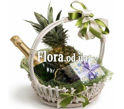 Food gift basket for the new year