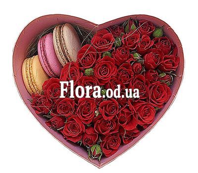 roses in a Box with Macarons roses in a Box with Macarons
