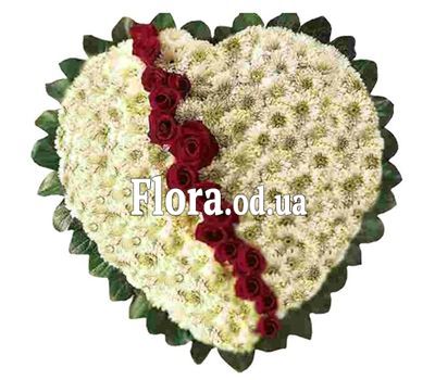 Сердце из хризантем и роз