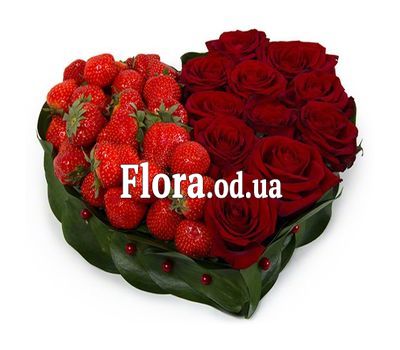 Серце з троянд і полуниці Серце з троянд і полуниці