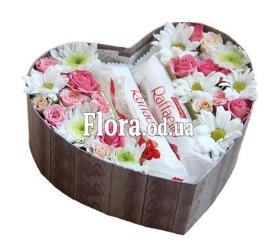 Сладости в коробке с цветами