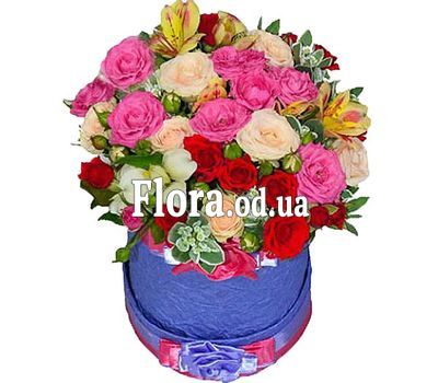 Яскраві квіти в коробці