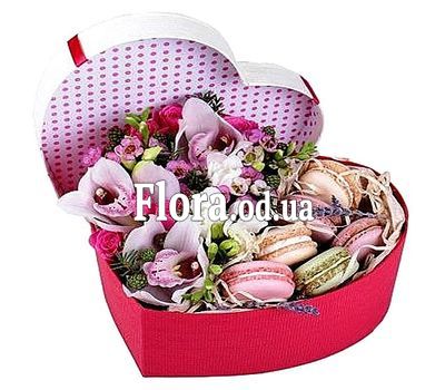 Wild flowers with Macarons