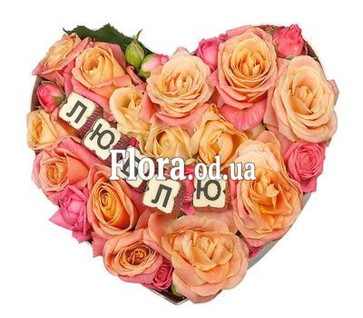 21 роза и конфеты в коробке