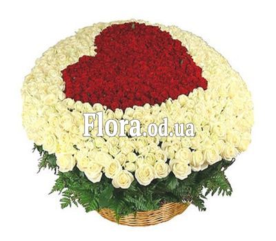 301 роза в корзине