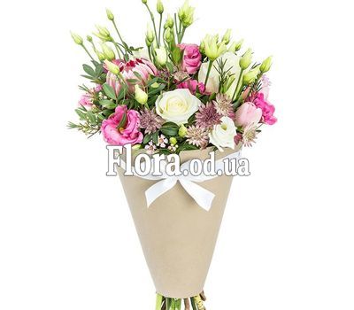 A bouquet of 13 eustoms