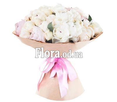 Букет из 35 белых пионов