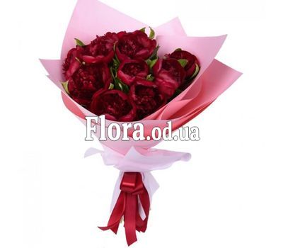 Букет из бордовых пионов