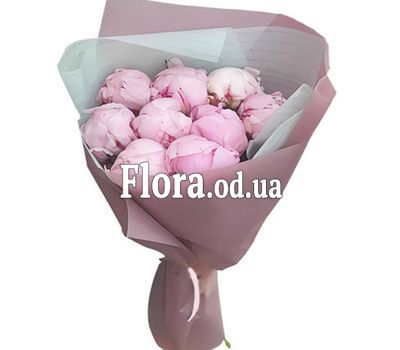 Bouquet of pink peonies