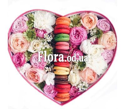 Коробка квітів з Macarons
