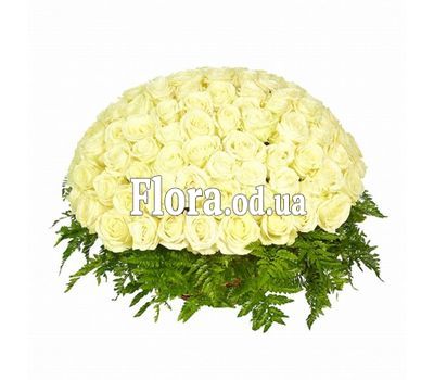 Кошик з 101 білої троянди