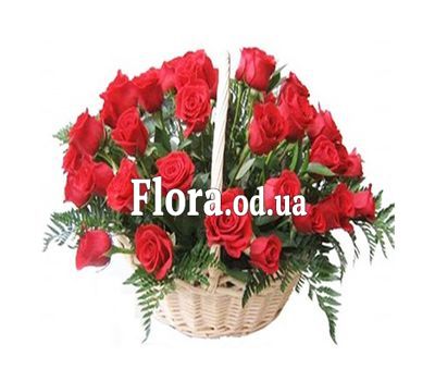 Корзина из 35 роз
