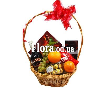 Gift basket with liqueur