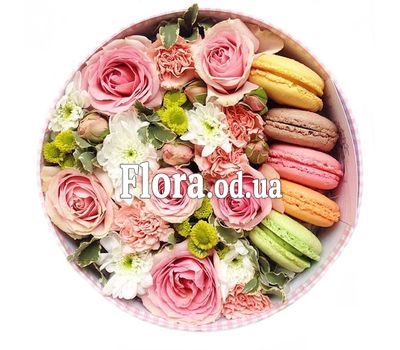 Макаруни з квітами
