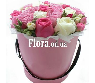 Delicate bouquet of flowers in a hat box
