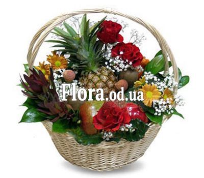 Подарочная корзина с фруктами