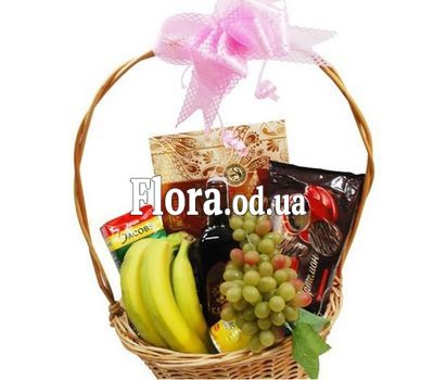 Подарочная корзина с конфетами