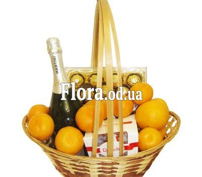 Gift basket with champagne and fruits