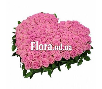 Сердце из 101 розовой розы
