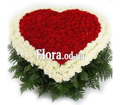 Сердце из 350 роз