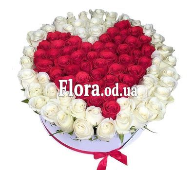 Heart of roses in a box