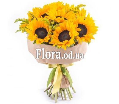 Bright bouquet of sunflowers