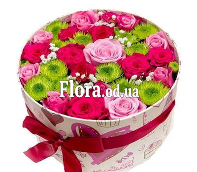 Яскравий букет в круглій коробці