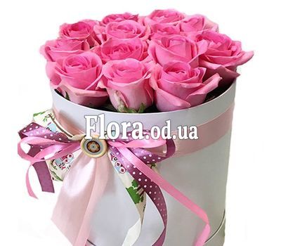 13 pink roses in a box